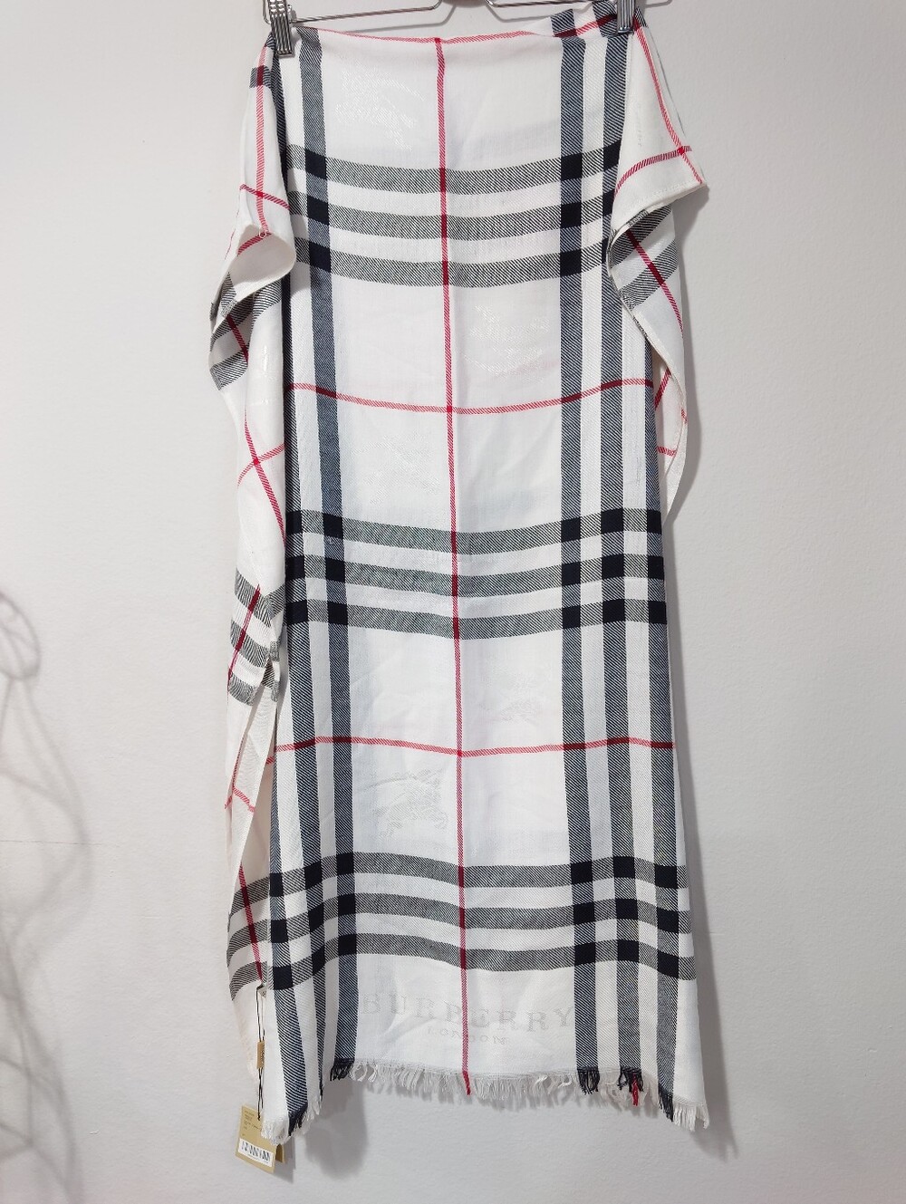 Burberry London Signature Check Jacquard Scarf Wrap Shawl White Black Red - Picture 3 of 8